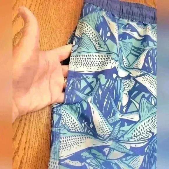 Vineyard Vines Swim Shorts Mens XS Board Trunks Blue Fish Lined Beach Fi… - Picture 3 of 11